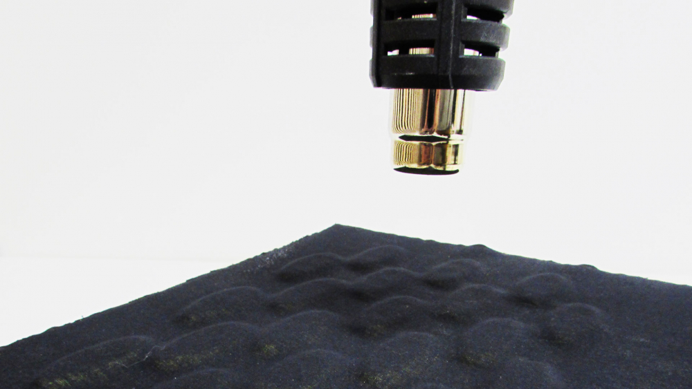 Thermoformage de Gomme Eva et de textile d'après un motifs à composer © Atelier Regards  